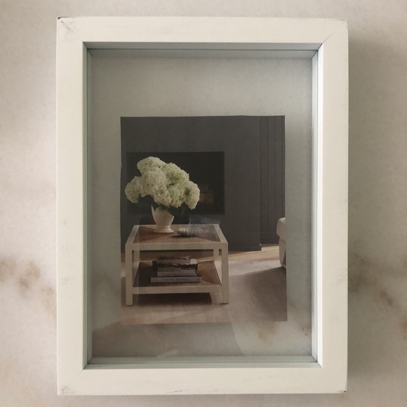 White floating frame - Picture 2 of 6